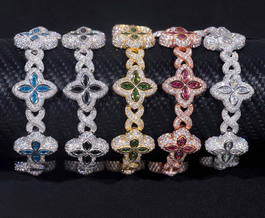 VVS MOISSANITE CUSTOM CLOVER COLORED BRACELET in 18K GOLD